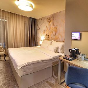 Double Room round Airport Transfer